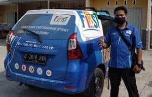 mobil operasional firstmedia menggunakan gps tracker gpsku