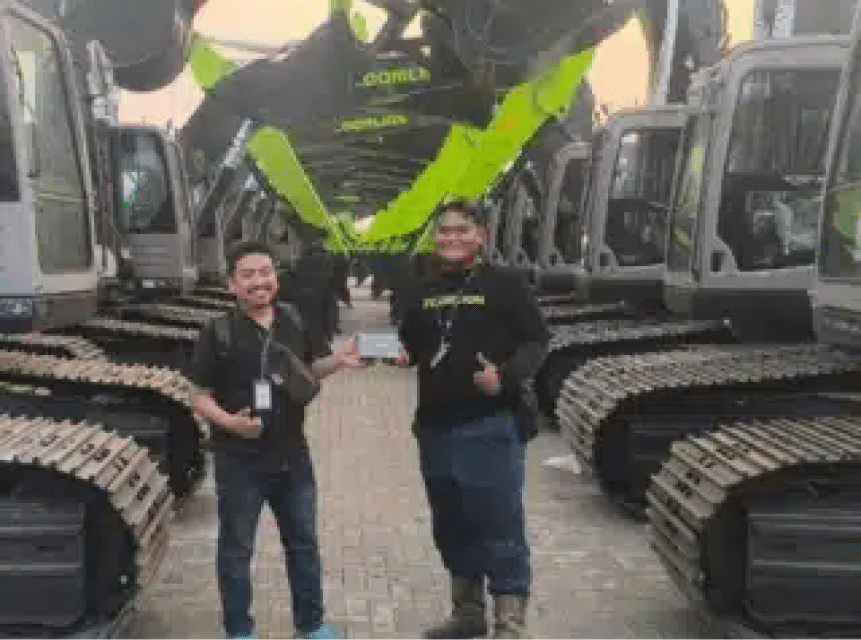 Foto pemasangan GPS forklift