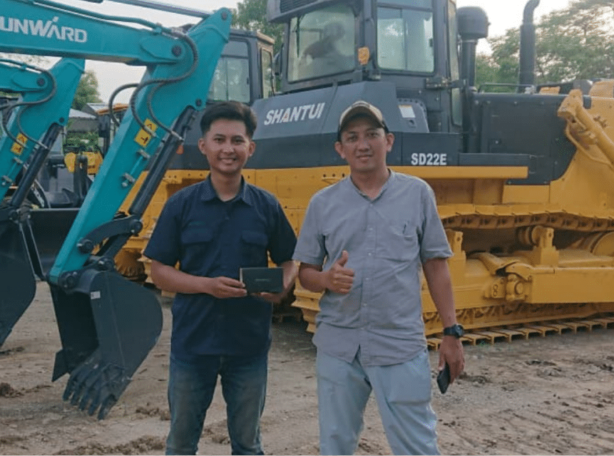 Foto pemasangan GPS bulldozer